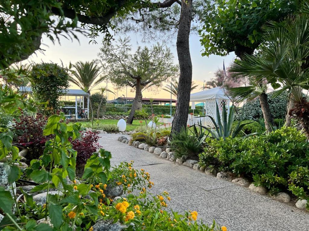 Hotel Parco Delle Rose Сильви-Марина Экстерьер фото