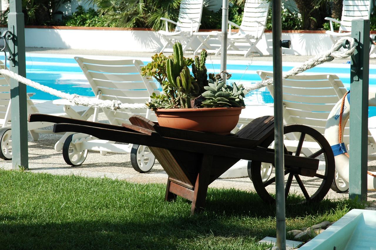 Hotel Parco Delle Rose Сильви-Марина Экстерьер фото